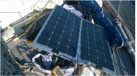Préparation de l'installation des panneaux solaires comptoir éolien