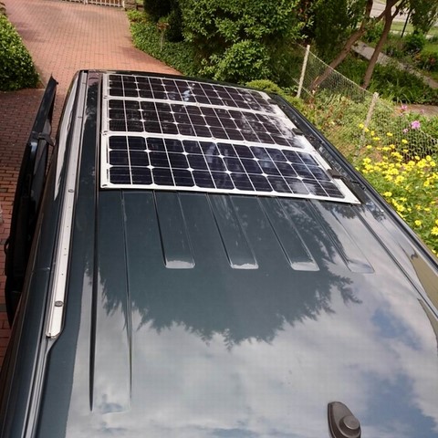 3 panneaux solaires flexible sur VAN